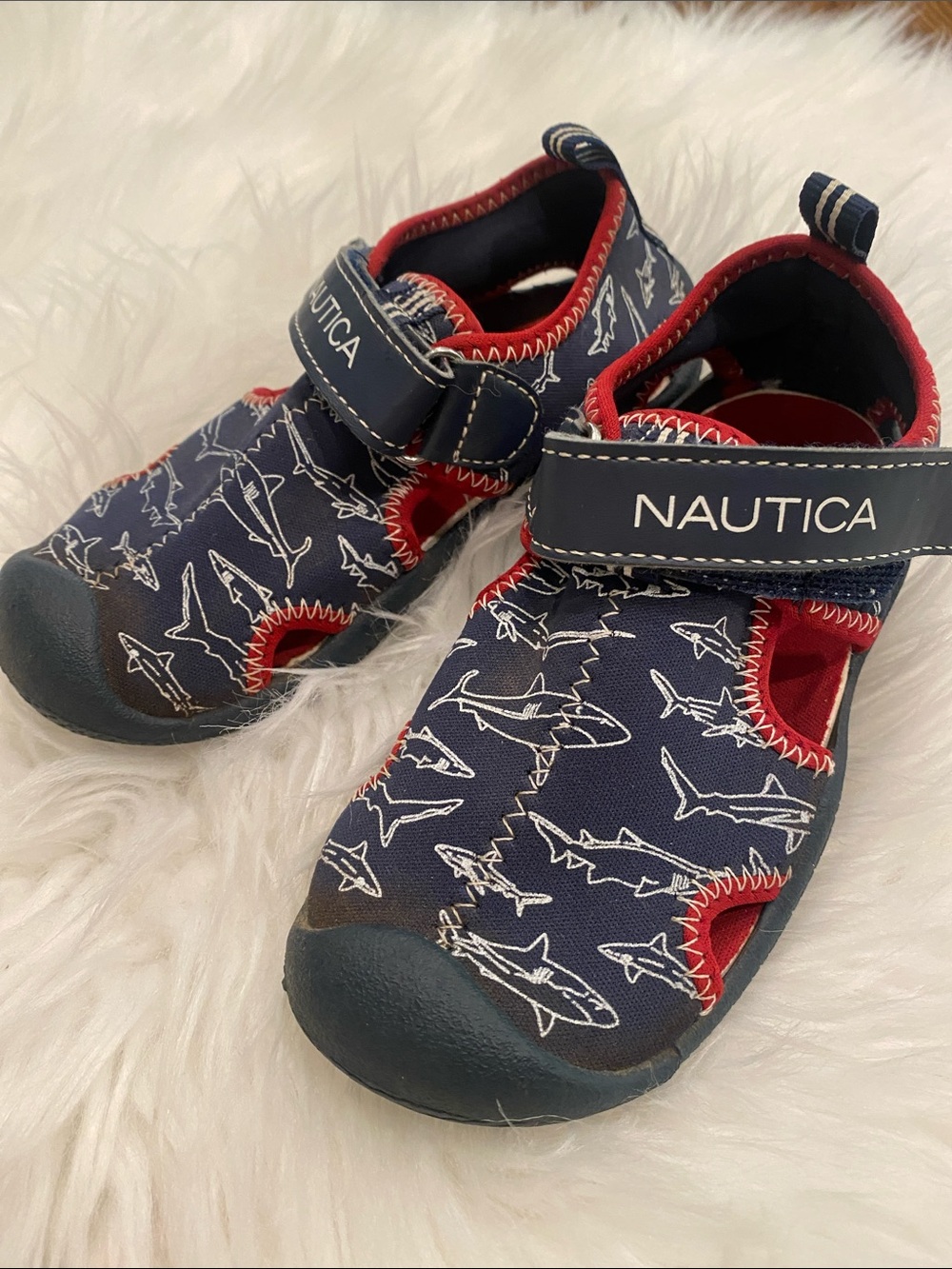 Nautica sz 9 Navy and Red Shark-Print Kids Water Shoes